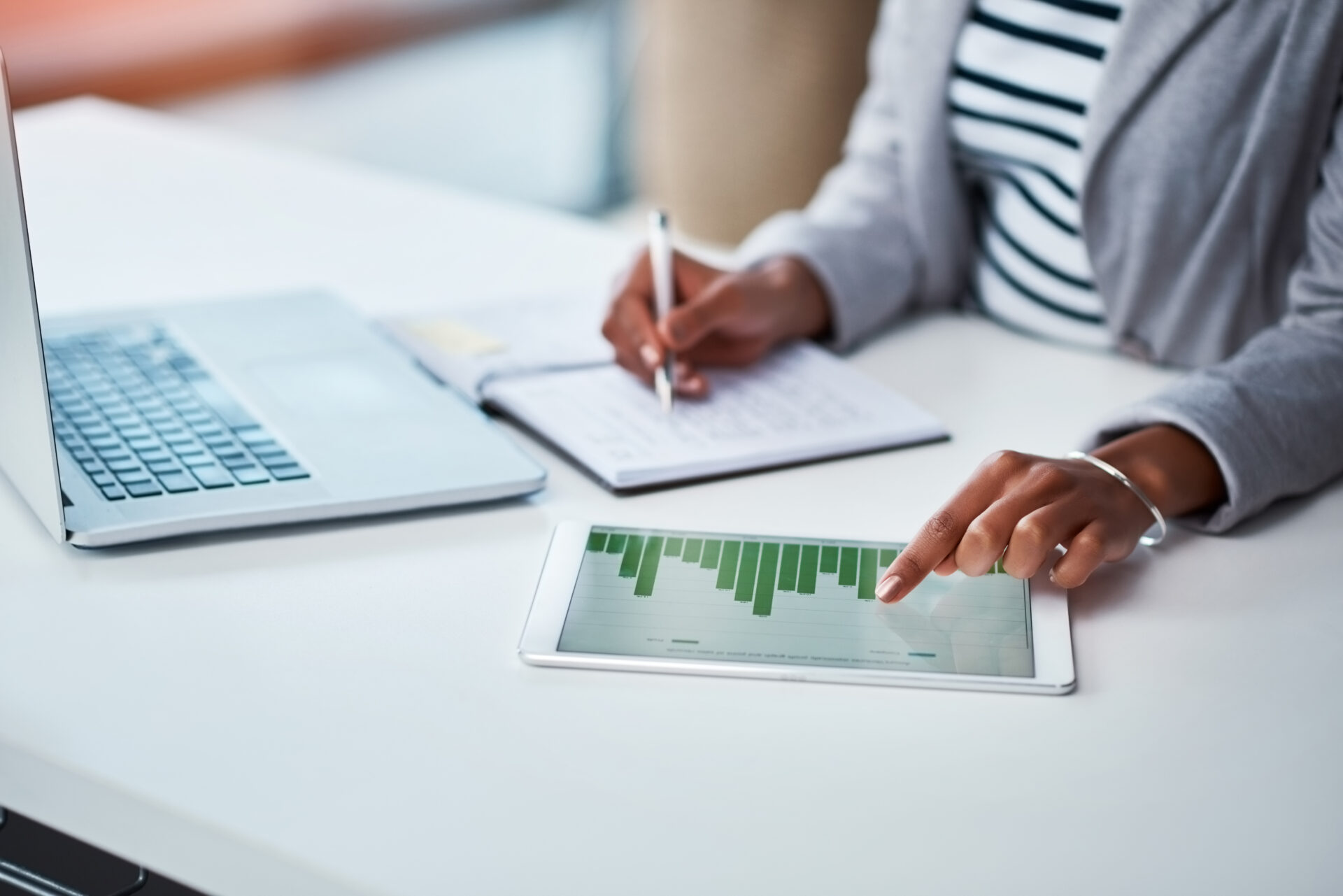 workers calculating fleet costs
